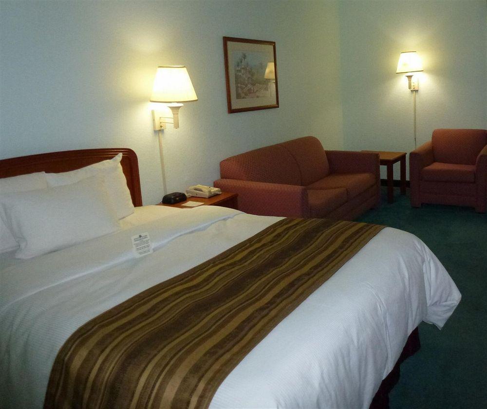 戴斯酒店及套房- 靠近捷蓝公园 麥爾茲堡 客房 照片